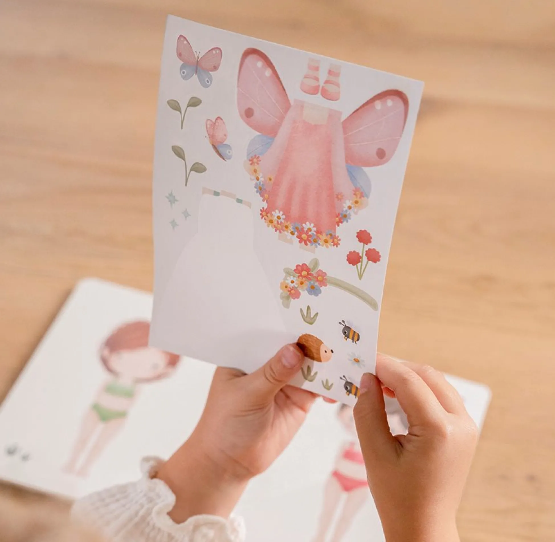 Aankleed- en stickerboek Rosa & Friends