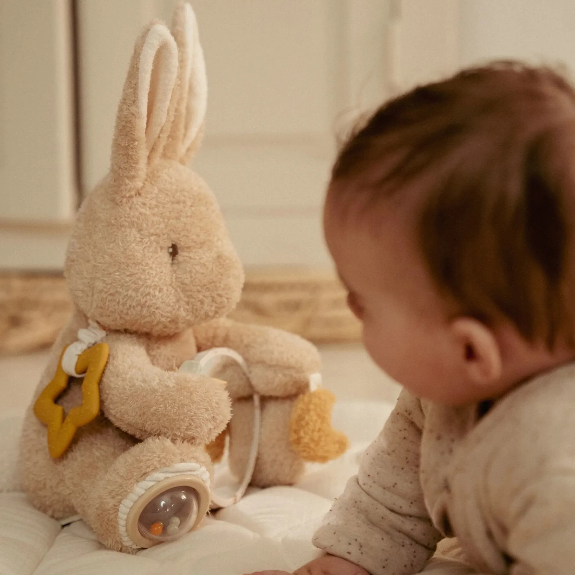 Activiteitenknuffel Konijn - Zand - Baby Bunny