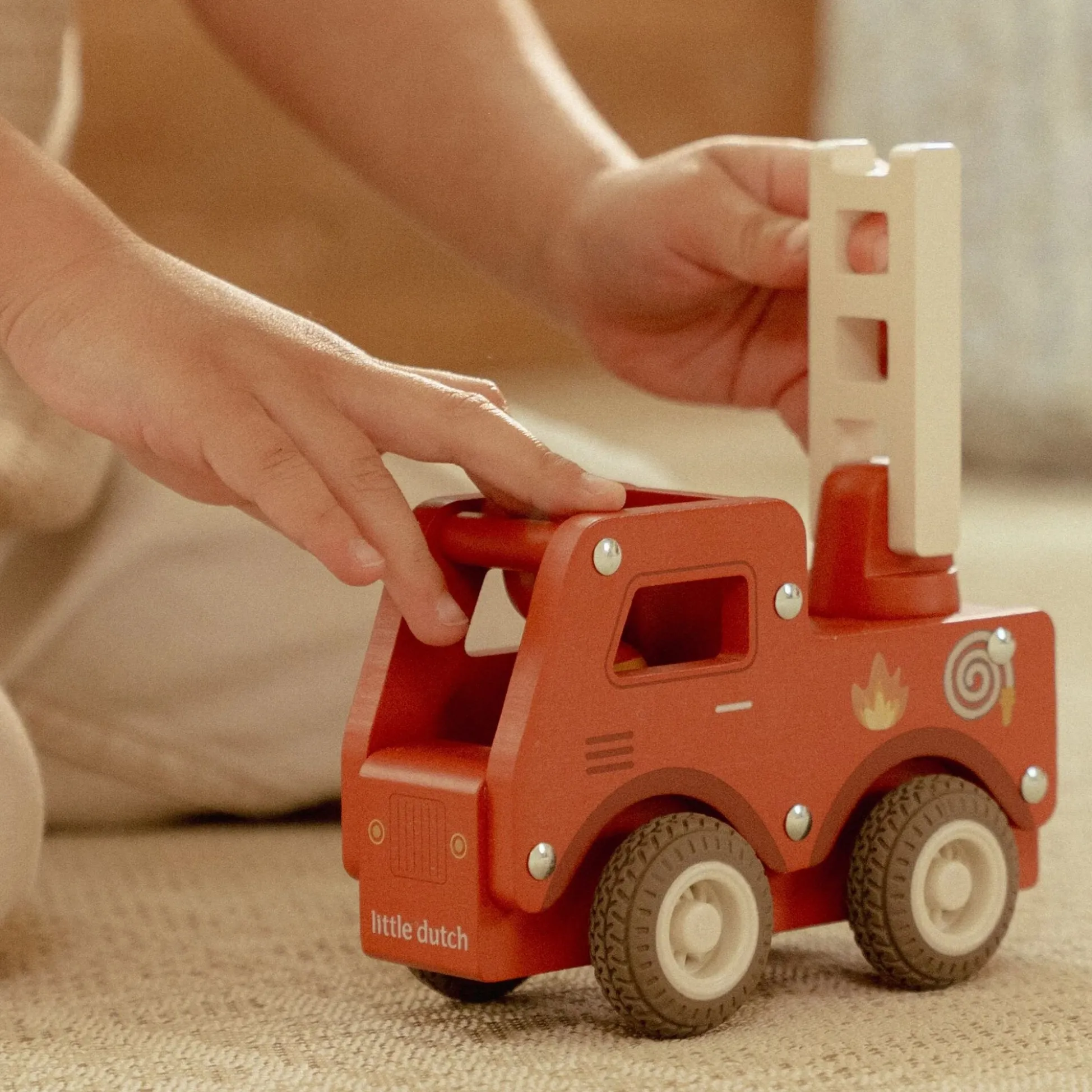 Houten brandweerwagen – Rood – Essentials