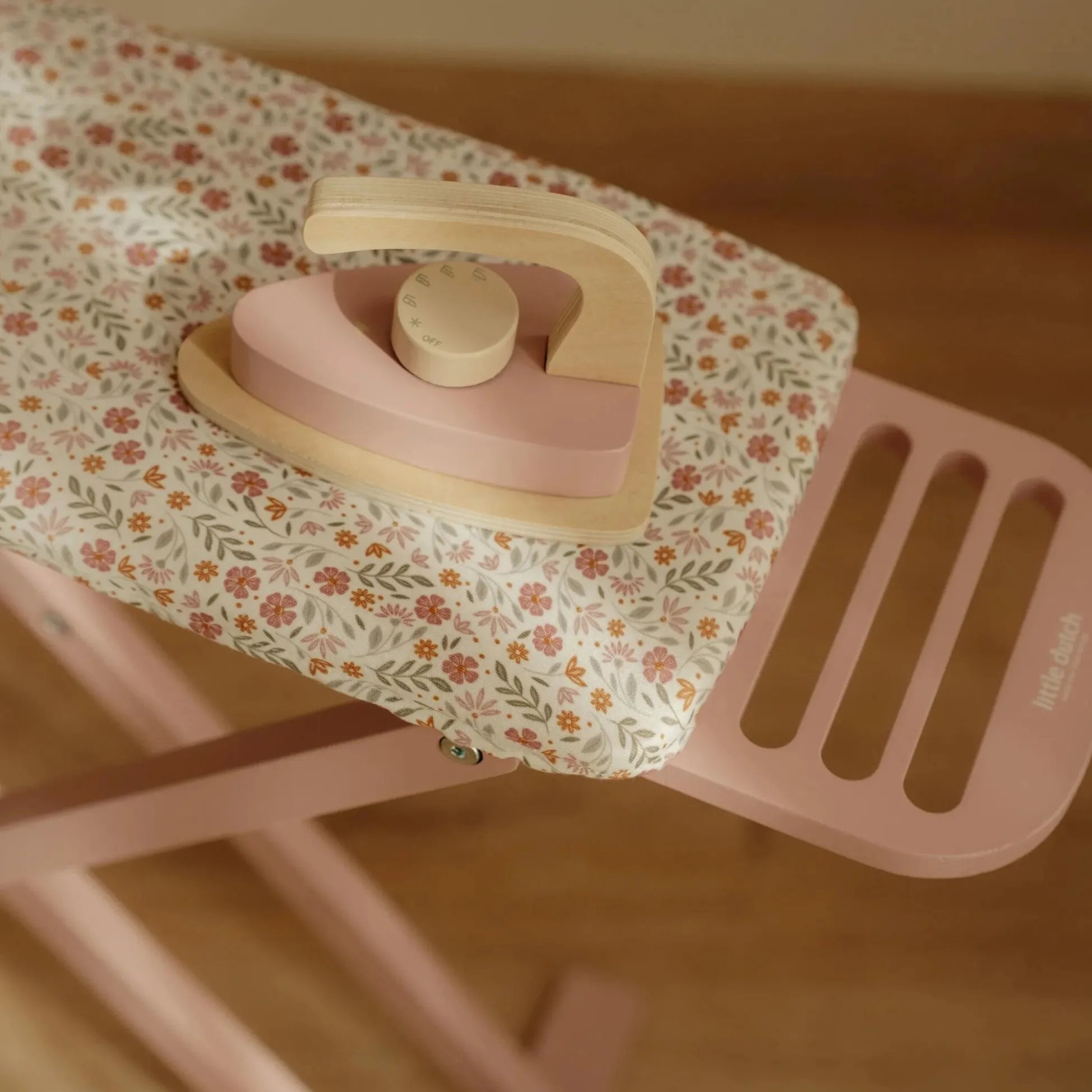 Houten Strijkplank met Strijkijzer – Roze – Essentials